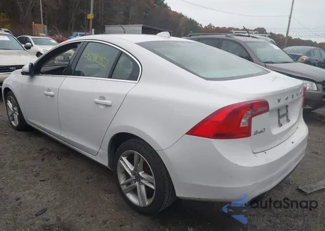 2015 Volvo S60 T5 Premier z USA, uszkodzony, nr VIN YV126MFKXF1337912